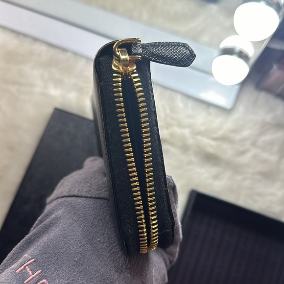 AUTHENTIC PRADA ZIP LONG WALLET - Picture 6 of 17